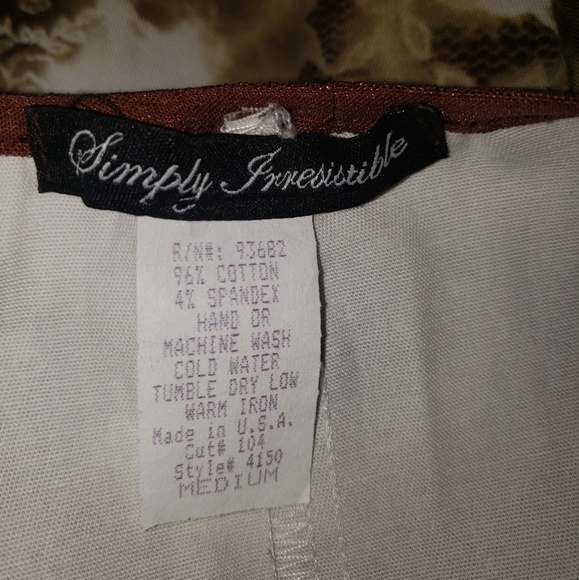 💚2/$10💚Unique, smoky flower patterned skirt - Picture 4 of 5